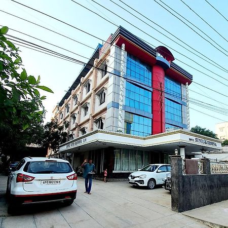 Hotel Sunilkrishna Tirupati Kültér fotó