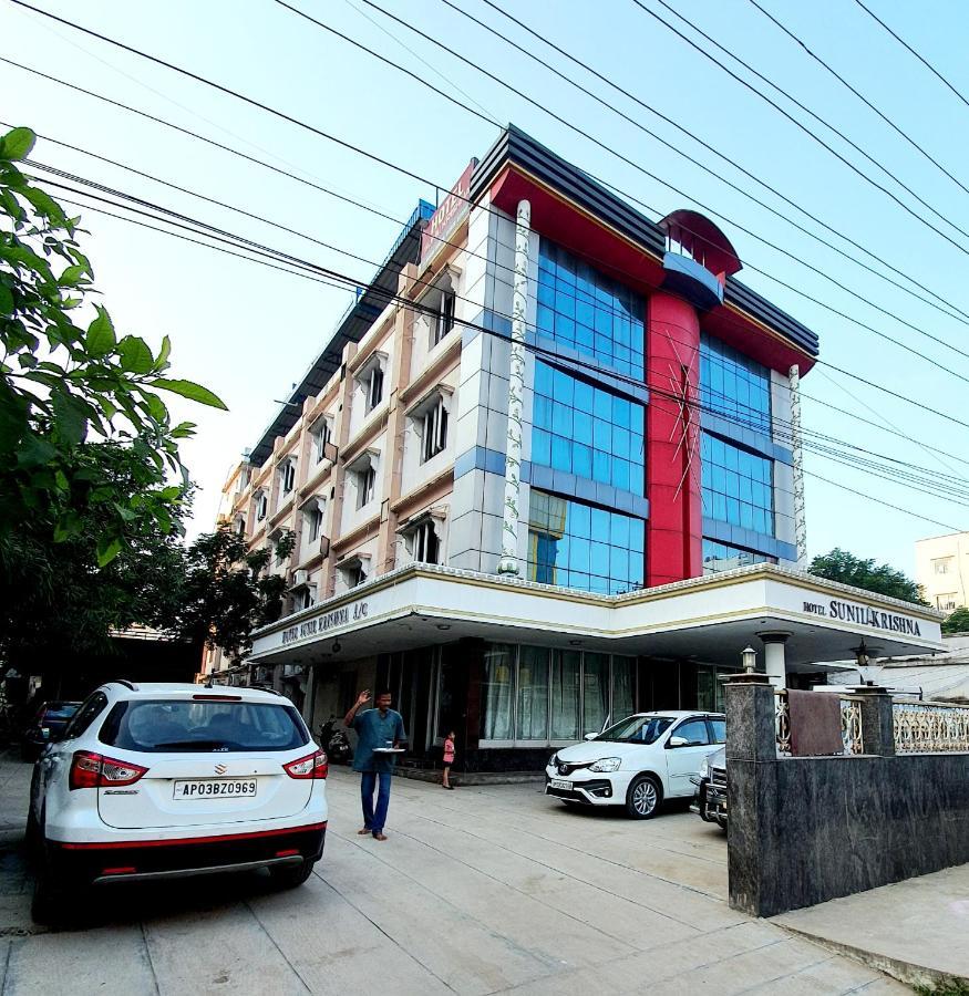 Hotel Sunilkrishna Tirupati Kültér fotó