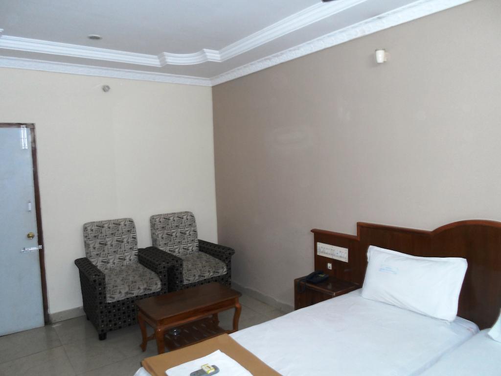 Hotel Sunilkrishna Tirupati Szoba fotó