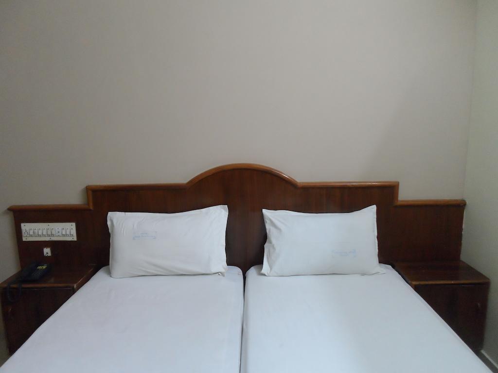Hotel Sunilkrishna Tirupati Szoba fotó
